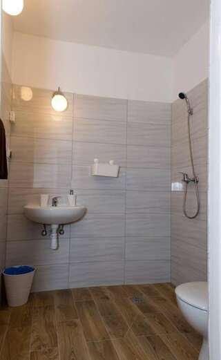 Кемпинги Centrum Noclegowe Na stoku twierdzy Клодзко Одноместный номер с собственной ванной комнатой-4